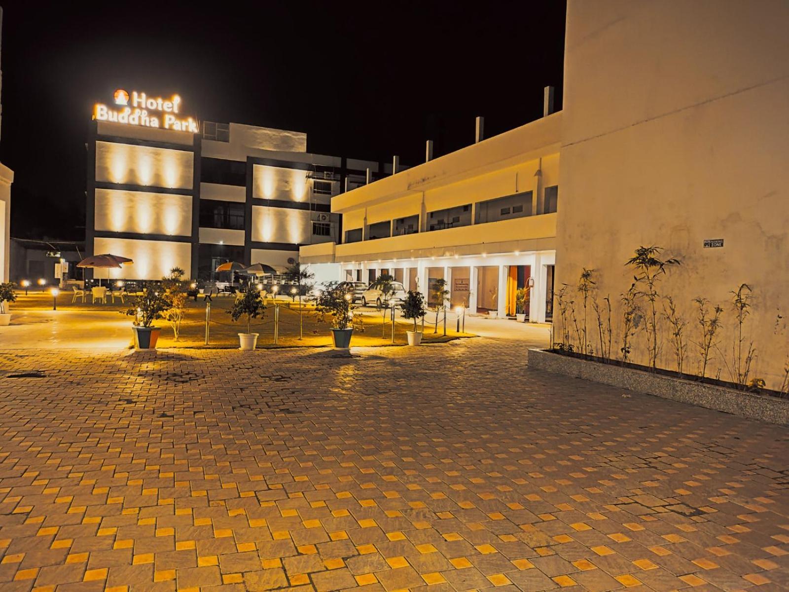 Hotel Buddha Park, Paharia, Варанаси Экстерьер фото