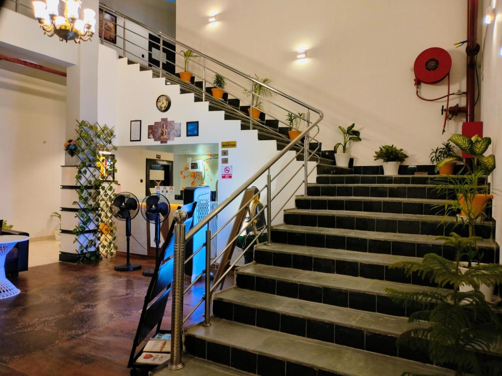 Hotel Buddha Park, Paharia, Варанаси Экстерьер фото