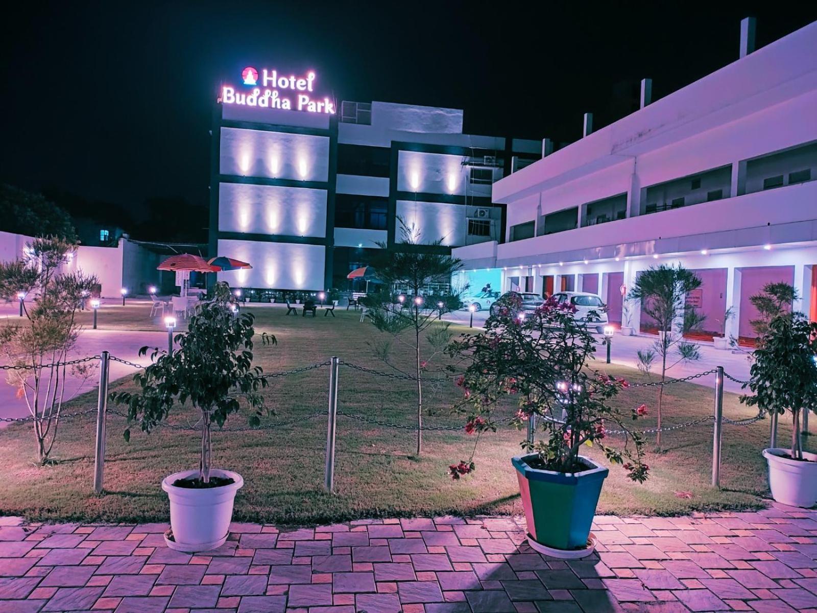Hotel Buddha Park, Paharia, Варанаси Экстерьер фото