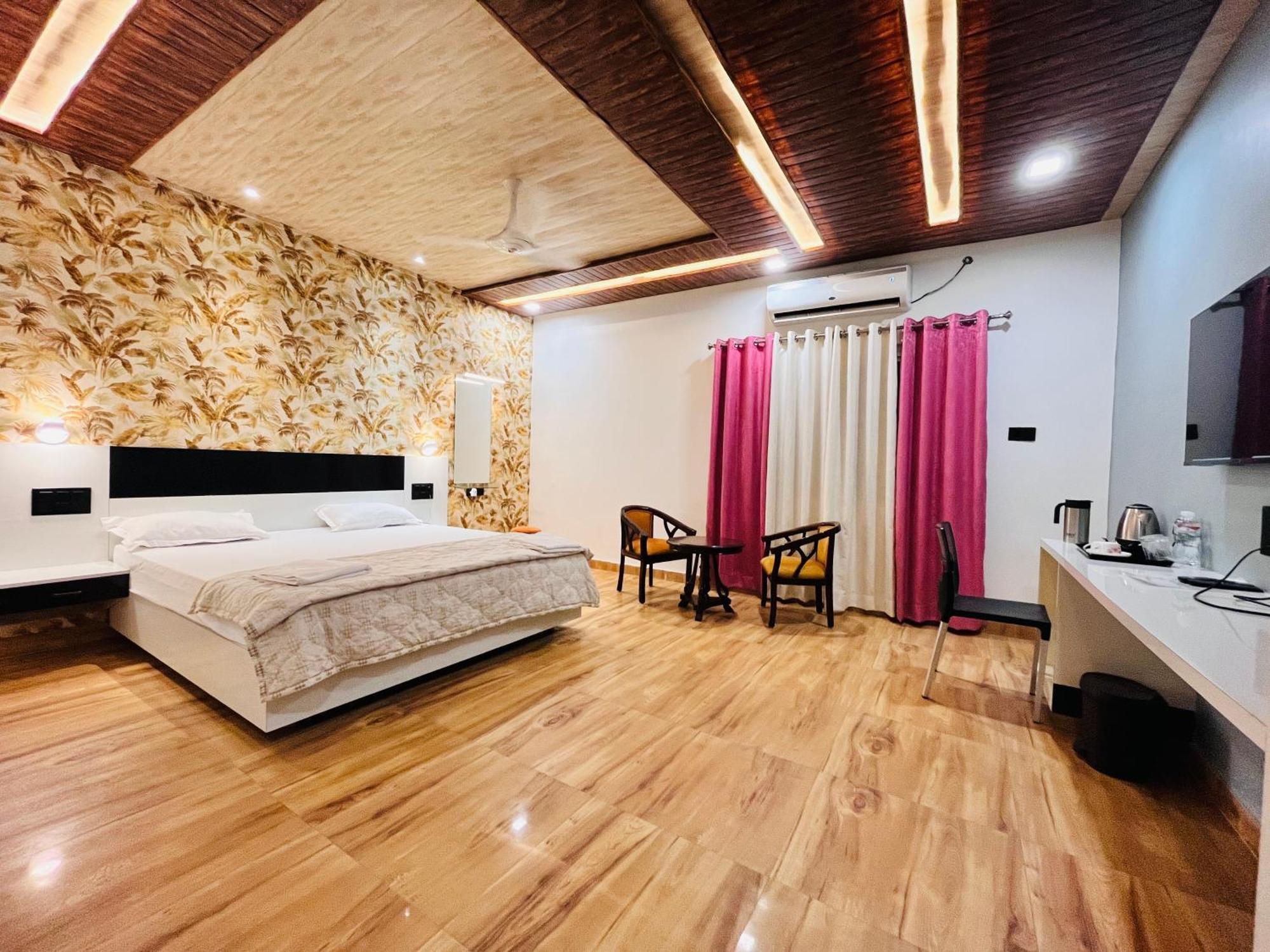 Hotel Buddha Park, Paharia, Варанаси Экстерьер фото